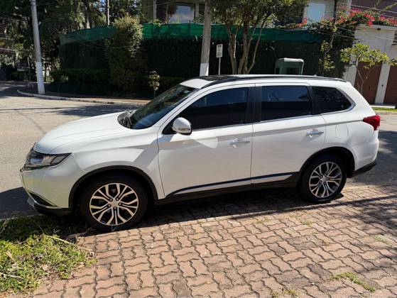 MITSUBISHI OUTLANDER 2.2 4X4 16V DIESEL 4P AUTOMÁTICO MITSUBISHI OUTLANDER 2.2 4X4 16V DIESEL 4P AUTOMÁTICO